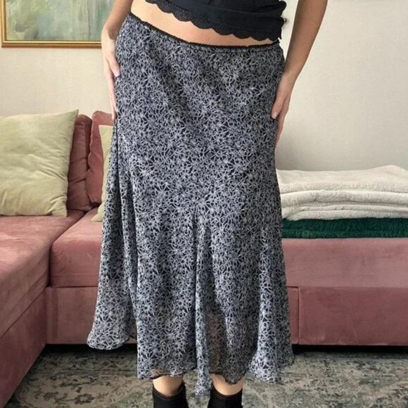 Black & White Flowy Midi Skirt - Picture 3 of 4